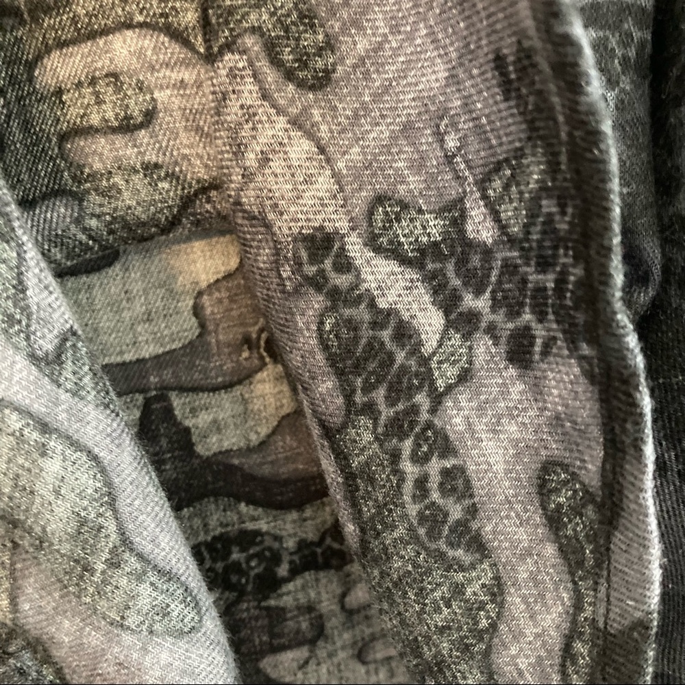 Torrid NWT Pocket Tunic Button Down Soft Brushed Black and Grey Camo Shirt - Picture 10 of 15